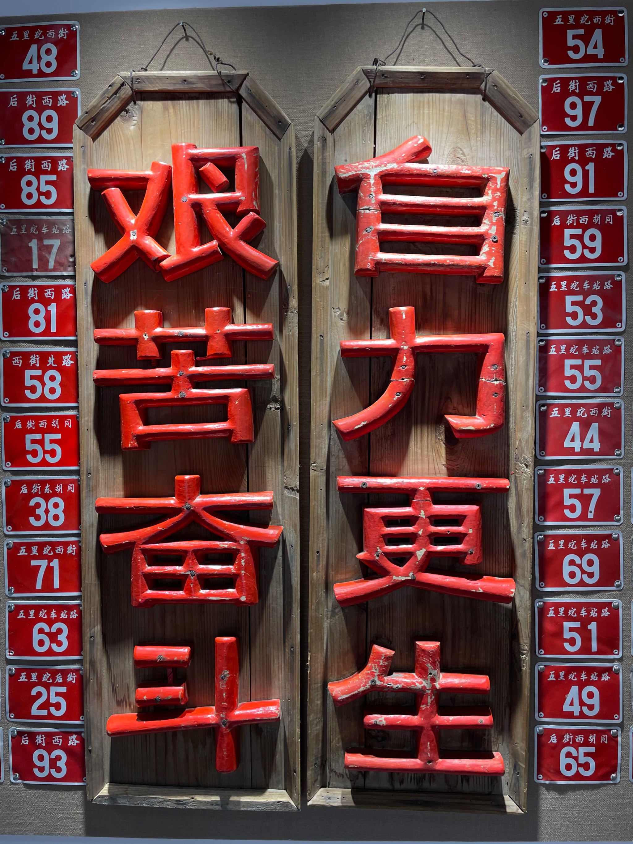 辛勤训练，球队凭借拼搏实力赢得掌声